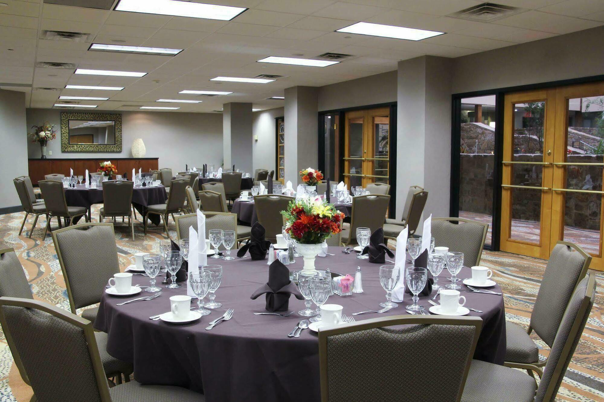 Embassy Suites By Hilton Oklahoma City Will Rogers Airport Zewnętrze zdjęcie